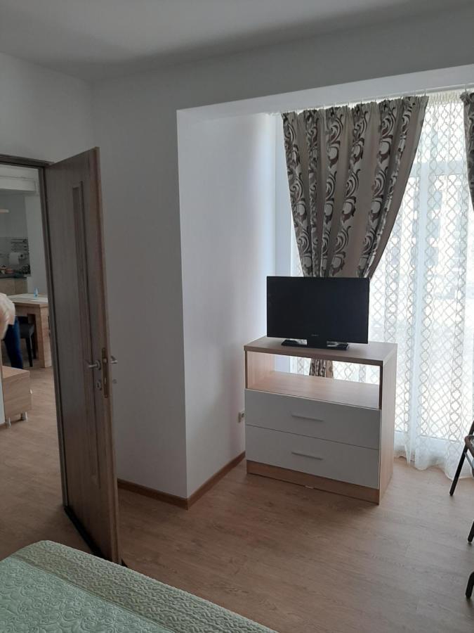 Apartament Adelin นาโวดาริ ภายนอก รูปภาพ