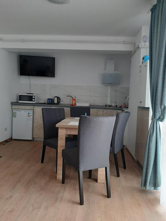 Apartament Adelin นาโวดาริ ภายนอก รูปภาพ